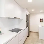 Inf26h- Comfortable And Spacious