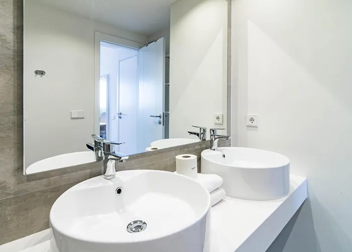 Inf26h- Comfortable And Spacious