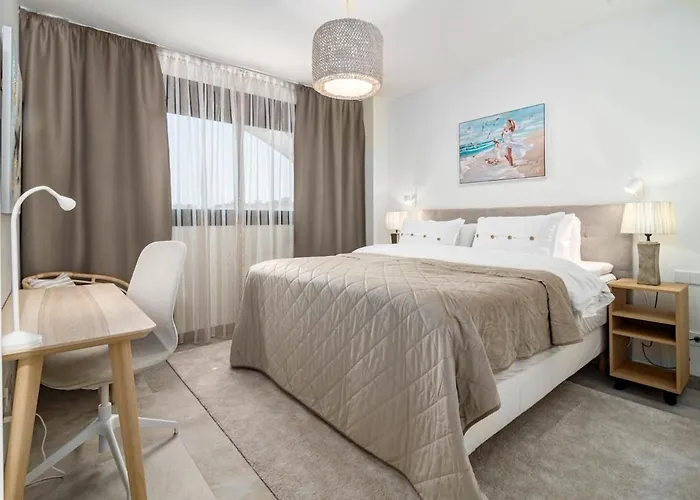 Апартаменти Inf26h- Comfortable And Spacious