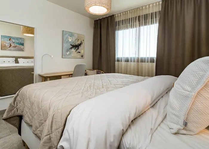 Апартаменти Inf26h- Comfortable And Spacious *