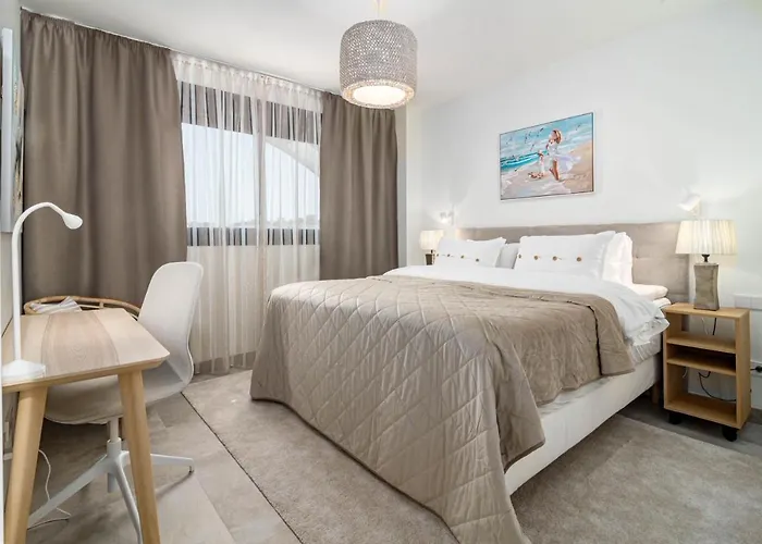 Inf26h- Comfortable And Spacious *